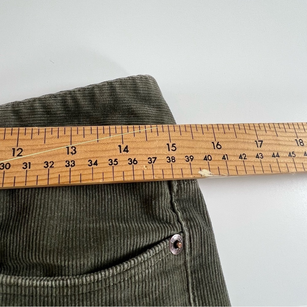 L.L.Bean Favorite Fit corduroy pants in size 6 Medium Tall (M/T) for women. - Picture 9 of 10